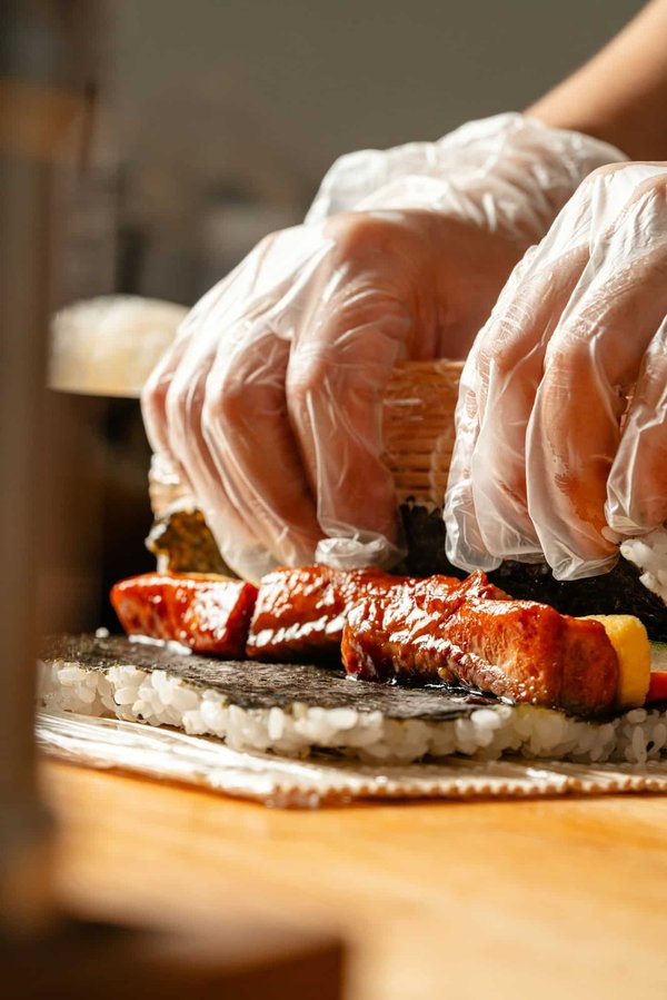 Welche ist die beste Methode, um Sushi zu Hause zu machen?